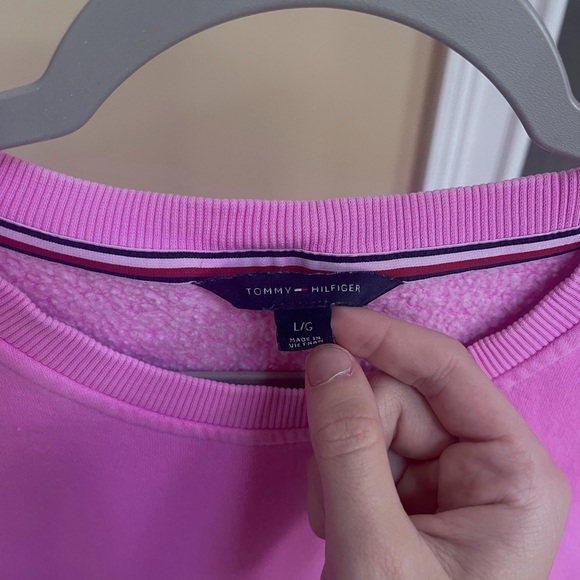 Large Hot Pink Tommy Hilfiger Logo Sweatshirt - Picture 5 of 5